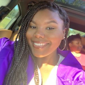 Meet your Posher, Alexia